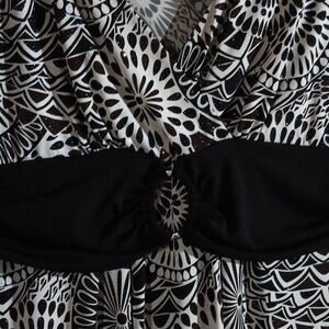 CATO-Black and White Dazzle Print Top.  (Size L )